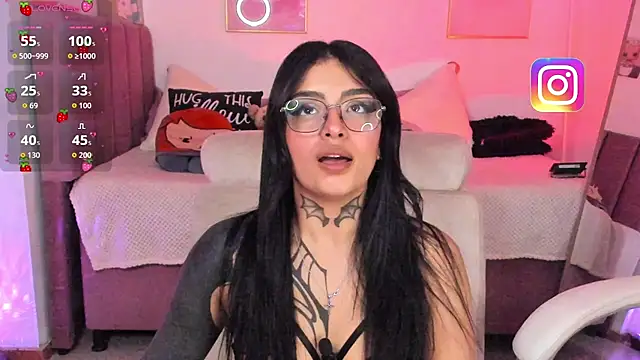 Snapshot of Hinataw33d01 chatting on November 12, 2025, 1:21 am Hinataw33d01 online show from November 12, 2025, 1:21 am