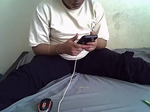 Snapshot of Crystal__Gee chatting on October 8, 2025, 8:16 am Crystal  Gee online show from October 8, 2025, 8:16 am