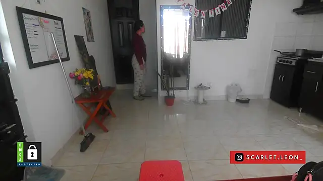 Scarletleon77 online show from February 12, 2026, 2:06 pm