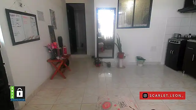 Scarletleon77 online show from April 21, 2026, 3:40 pm