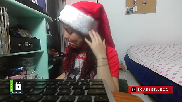 Scarletleon77 online show from December 16, 2025, 2:43 pm