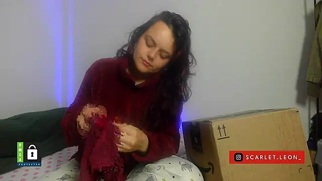 Scarletleon77 online show from April 14, 2026, 4:45 pm