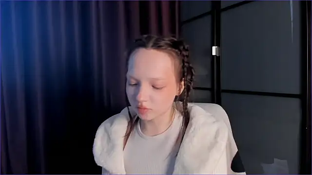 Snapshot of ShannaGate chatting on December 14, 2024, 6:35 am ShannaGate online show from December 14, 2024, 6:35 am