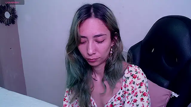 Erika Stevens online show from November 17, 2025, 4:33 pm