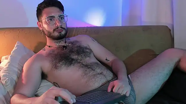 axel giracr online show from June 19, 2026, 8:14 pm