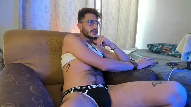 axel giracr online show from January 26, 2025, 8:34 pm