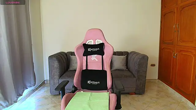 lili jade222 online show from February 14, 2026, 1:33 pm