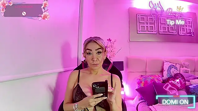 Snapshot of EvelinaGrey chatting on February 10, 2026, 3:05 am EvelinaGrey online show from February 10, 2026, 3:05 am