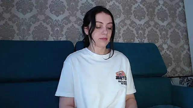 Snapshot of Louise_Lavender chatting on February 26, 2025, 4:19 am Louise Lavender online show from February 26, 2025, 4:19 am