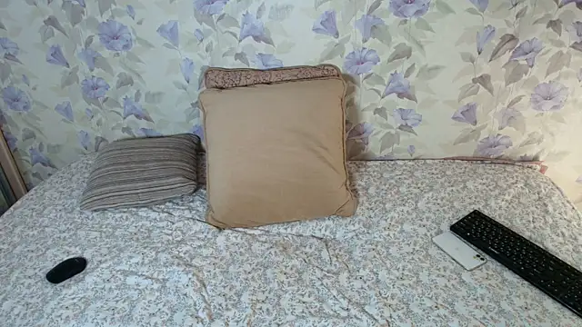Louise Lavender online show from June 25, 2026, 1:58 am