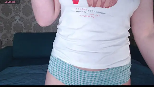 Snapshot of Louise_Lavender chatting on January 16, 2025, 4:07 am Louise Lavender online show from January 16, 2025, 4:07 am