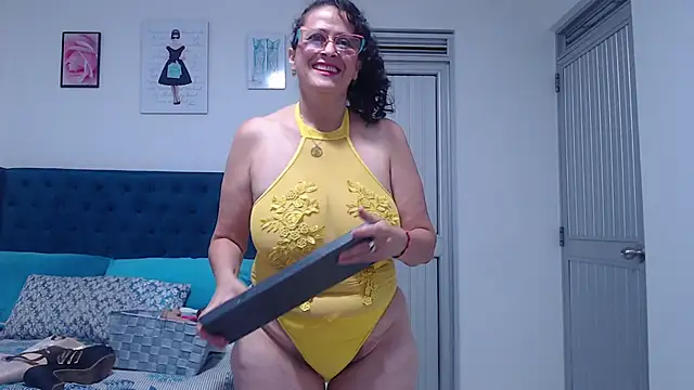 ClayrRosse online show from June 7, 2026, 1:44 am