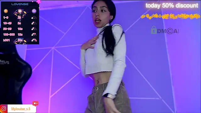 lilylouisee online show from November 13, 2025, 4:11 pm