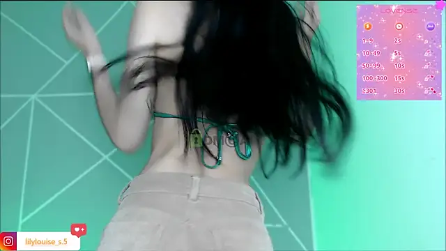 lilylouisee online show from March 13, 2026, 10:53 am