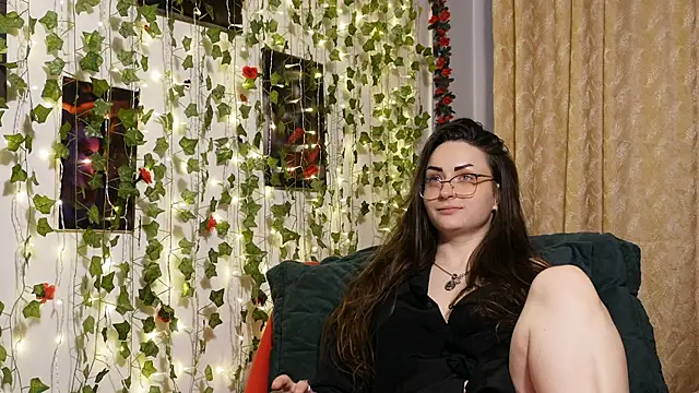 Snapshot of NaughtYHomemadE chatting on January 11, 2026, 10:11 am NaughtYHomemadE online show from January 11, 2026, 10:11 am