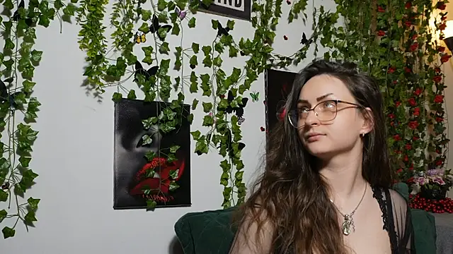 Snapshot of NaughtYHomemadE chatting on November 7, 2025, 2:32 pm NaughtYHomemadE online show from November 7, 2025, 2:32 pm