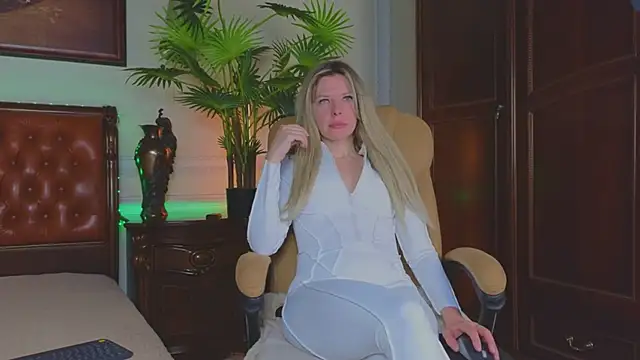 Real Tini online show from April 10, 2026, 6:20 am