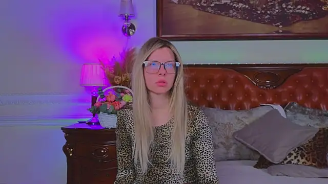 Real Tini online show from February 4, 2026, 6:08 am