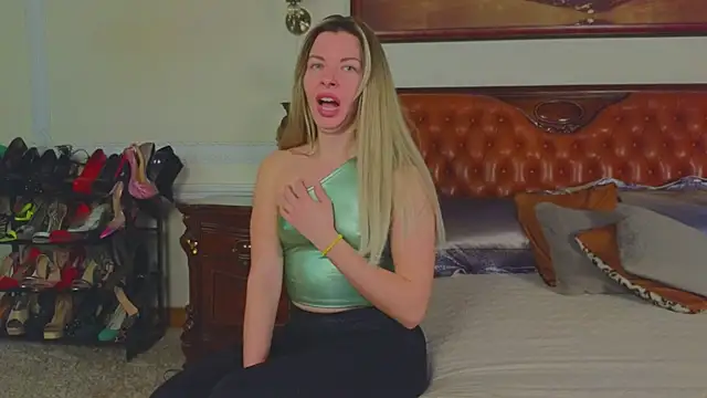 Real Tini online show from February 20, 2026, 6:26 am