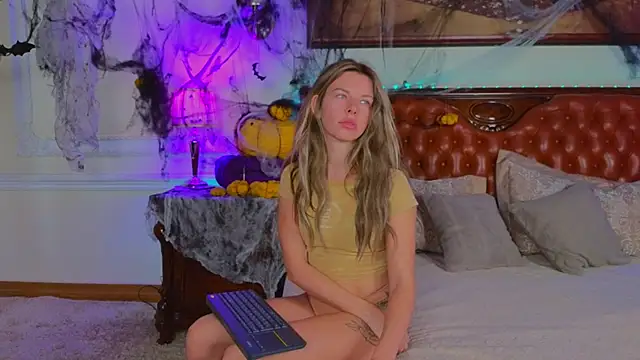 Real Tini online show from October 28, 2025, 6:12 am