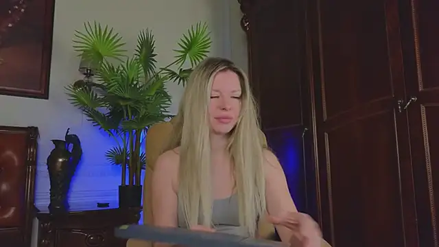 Real Tini online show from April 13, 2026, 6:28 am