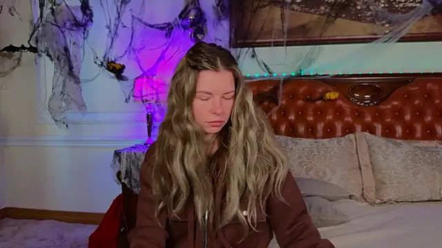 Real Tini online show from October 30, 2025, 6:12 am