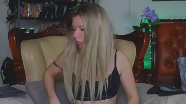 Real Tini online show from April 4, 2026, 6:20 am