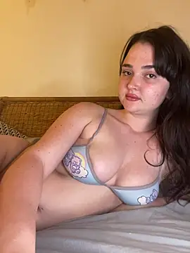 chunliklk online show from April 21, 2026, 9:32 pm