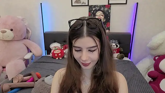 dolly ll online show from December 4, 2025, 1:32 pm