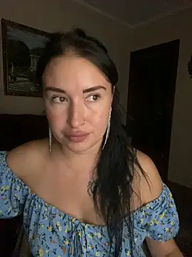 Roxana Bell online show from July 13, 2026, 4:50 pm