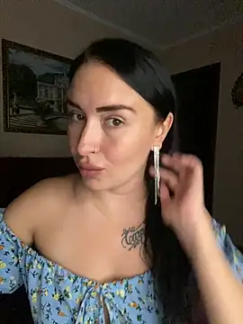 Roxana Bell online show from July 6, 2026, 6:43 pm