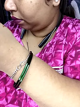 Snapshot of Ravina_patil1 chatting on October 31, 2025, 12:35 pm Ravina patil1 online show from October 31, 2025, 12:35 pm