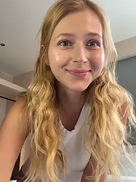 LunaRase online show from February 12, 2026, 6:35 am