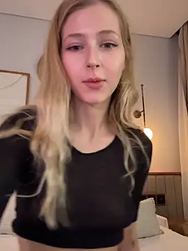 LunaRase online show from January 11, 2026, 2:51 am