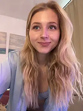 LunaRase online show from October 5, 2025, 9:11 am