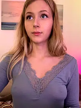 LunaRase online show from September 20, 2025, 9:47 am