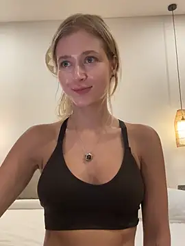 LunaRase online show from March 11, 2025, 1:12 pm