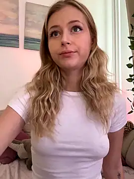 LunaRase online show from September 23, 2025, 9:16 am