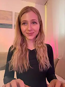 LunaRase online show from November 13, 2025, 9:13 am