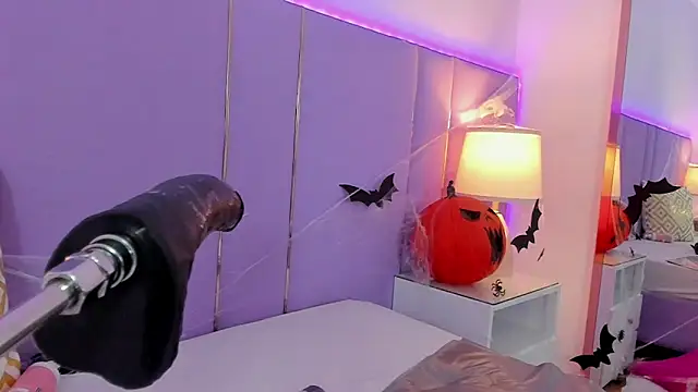 SophyRuiz  online show from October 22, 2025, 12:15 pm