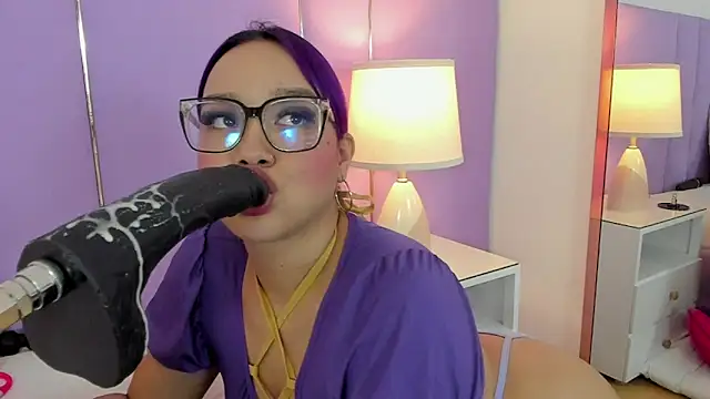 SophyRuiz  online show from October 6, 2025, 11:55 am