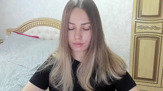 Mia shy1 online show from November 14, 2025, 7:12 am