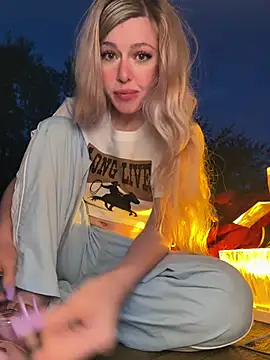 Snapshot of propertyofdaddy chatting on April 15, 2026, 12:27 am propertyofdaddy online show from April 15, 2026, 12:27 am