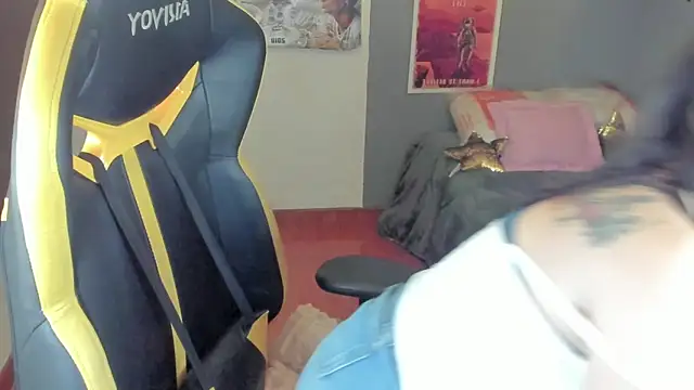 Aliiz 01 online show from April 29, 2026, 9:32 pm