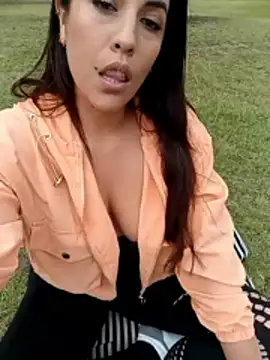 Snapshot of Lena-32 chatting on February 6, 2026, 9:11 pm Lena-32 online show from February 6, 2026, 9:11 pm