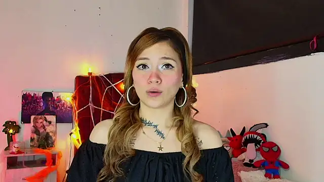 alisson zafiro  online show from October 24, 2025, 3:05 am