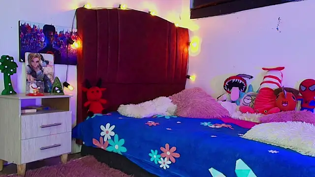 alisson zafiro  online show from November 2, 2025, 3:22 am