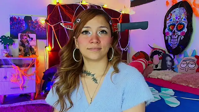 alisson zafiro  online show from October 31, 2025, 3:14 am