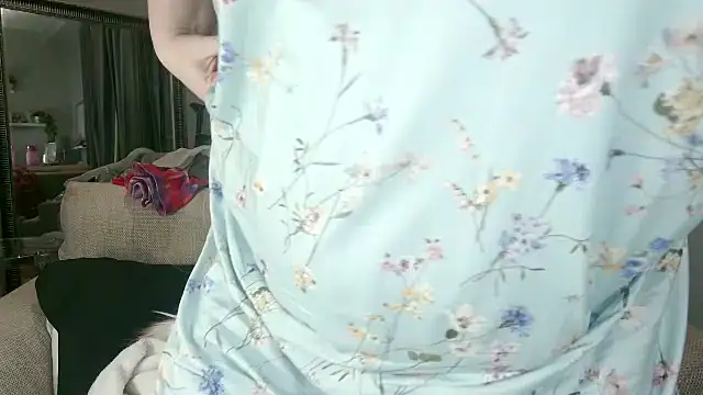 Julie Bliss online show from February 2, 2025, 11:53 pm