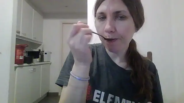 JasmineGlamour online show from March 11, 2026, 4:06 am